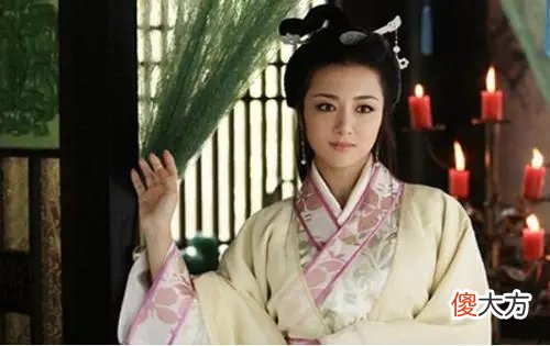 【爱历史】曹操对关羽那么好，关羽为何非要离开他，投奔当时一无所有的刘备？秦宜禄的妻子在其中究竟扮演了什么角色，