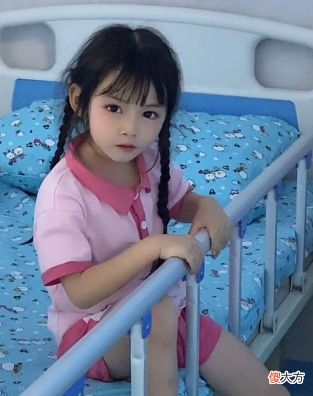蓝妮妮：颜值逆天却身患罕见疾病，生活不能自理却成百万网红