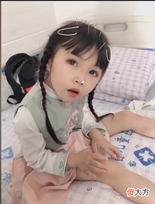 蓝妮妮：颜值逆天却身患罕见疾病，生活不能自理却成百万网红