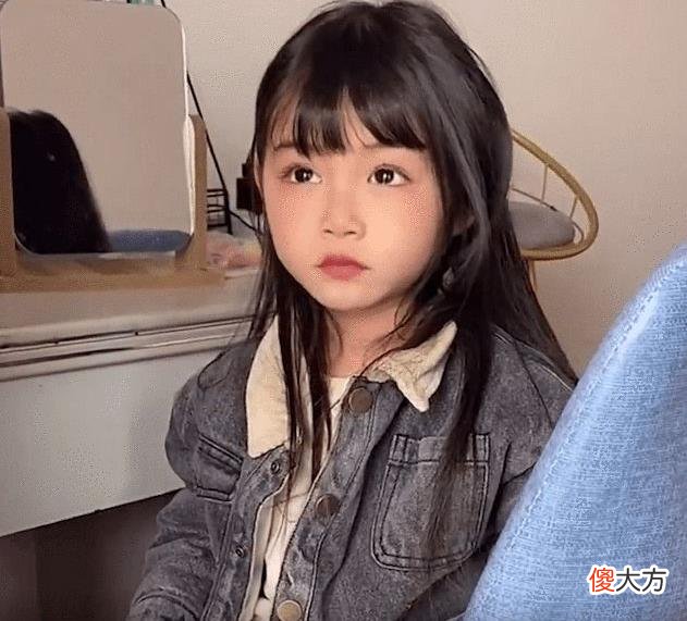 蓝妮妮：颜值逆天却身患罕见疾病，生活不能自理却成百万网红