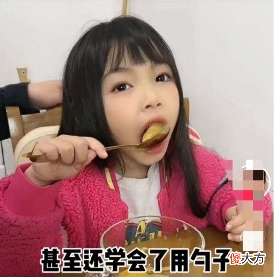 蓝妮妮：颜值逆天却身患罕见疾病，生活不能自理却成百万网红