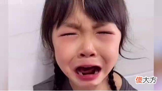 蓝妮妮：颜值逆天却身患罕见疾病，生活不能自理却成百万网红