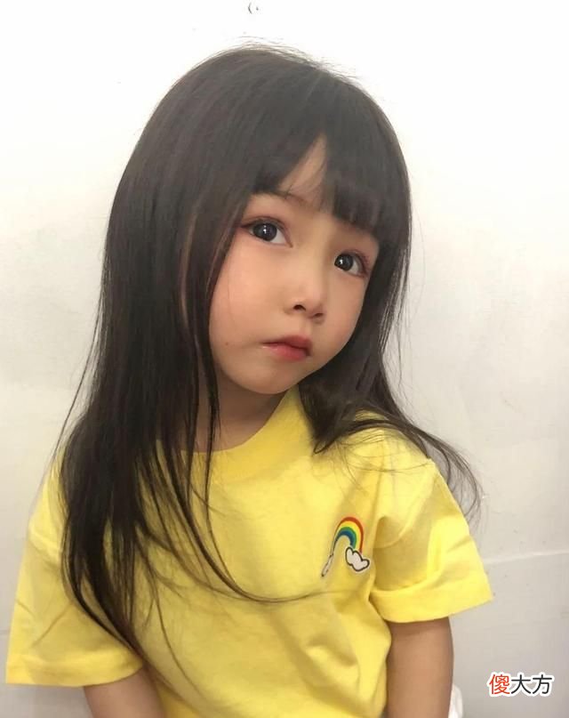 蓝妮妮：颜值逆天却身患罕见疾病，生活不能自理却成百万网红