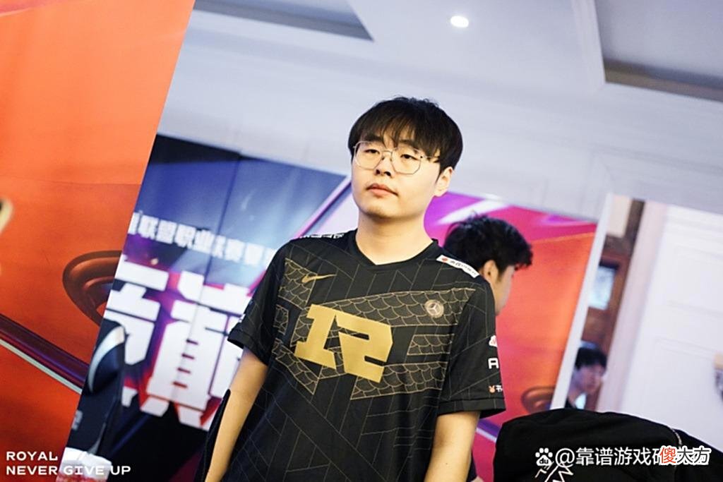【游戏世界】LOL：369又跌出一阵上单了，韩网热议JDG输给RNG，今年世界赛稳了