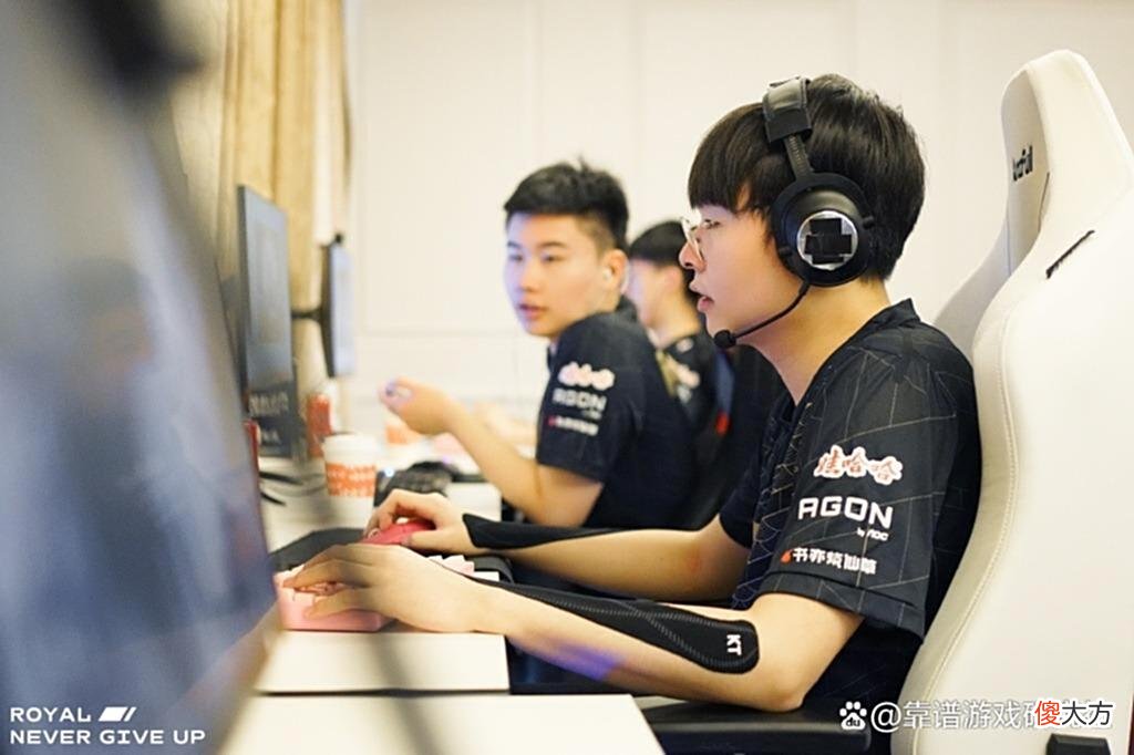 【游戏世界】LOL：369又跌出一阵上单了，韩网热议JDG输给RNG，今年世界赛稳了
