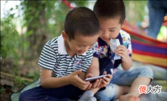 家长为让孩子学习，完全禁止孩子玩手机看电视，对此你怎么看？