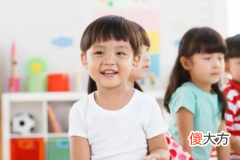 “别告诉你妈，吃完再回去”：孩子会说谎，全靠大人“教”得好
