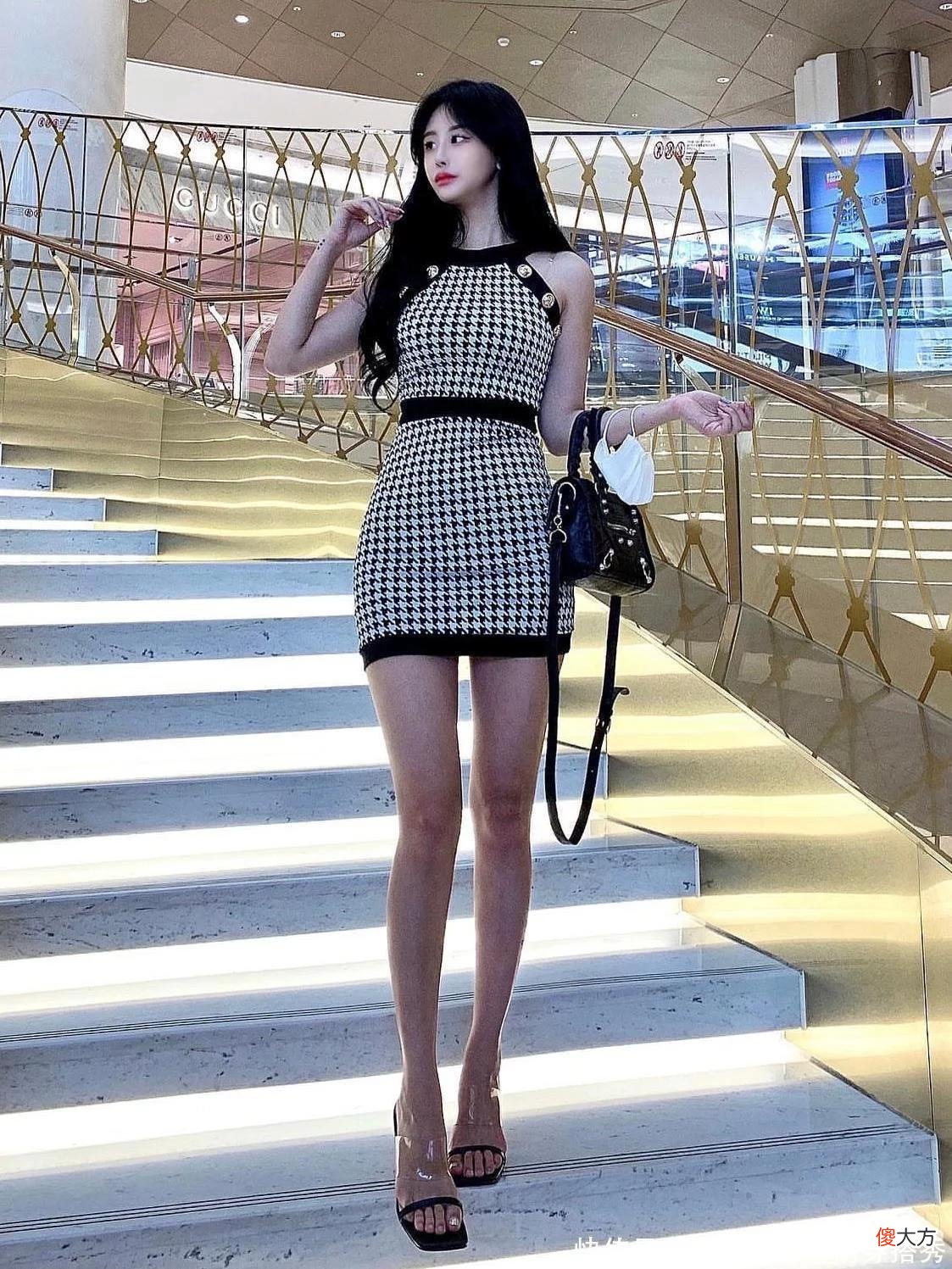 【时尚一点】女人味十足的气质感穿搭，上班这样穿轻松变成职场女神。
