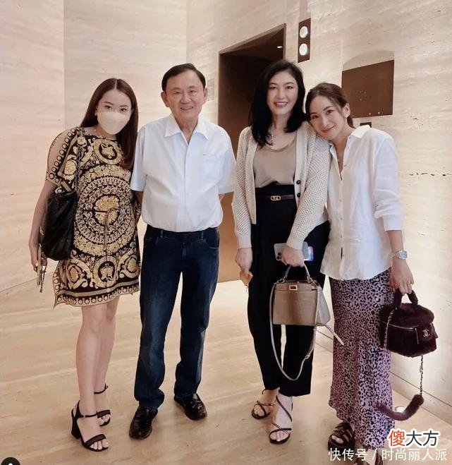 【时尚一点】55岁英拉难得画浓妆！穿白衬衫都这么好看，戴蓝宝石耳环依然好美