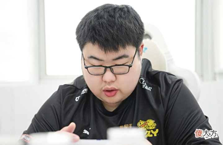 【游戏世界】狼队3-2战胜WB,小胖的澜太丝滑,fly2.3%输出躺的舒服