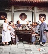 【爱历史】清朝女子的彩色老照片，图5是穿戴华丽的“富婆”
