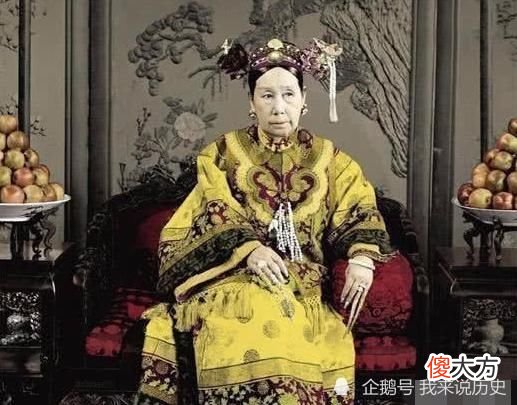 【爱历史】清朝女子的彩色老照片，图5是穿戴华丽的“富婆”