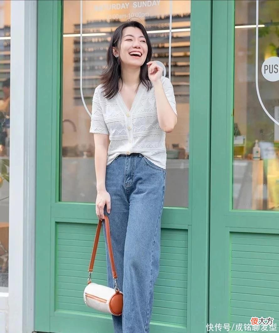 【时尚一点】真正有品位的女人“穿浅不穿深”，不繁琐不花哨，优雅高级又洋气