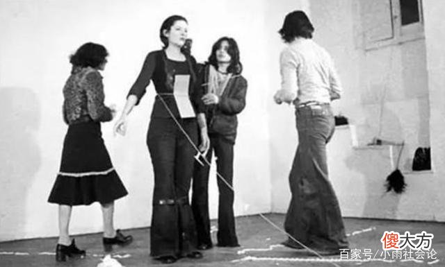 【历史故事】女子将身体麻痹6小时，路人对她的只有摧残，我看到了人性的恶
