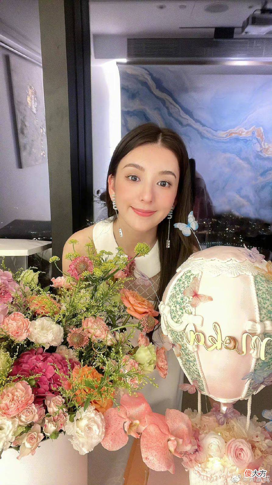 【就爱时尚】郭富城一家的全家福，岳父岳母为妻子庆生，女儿齐出镜