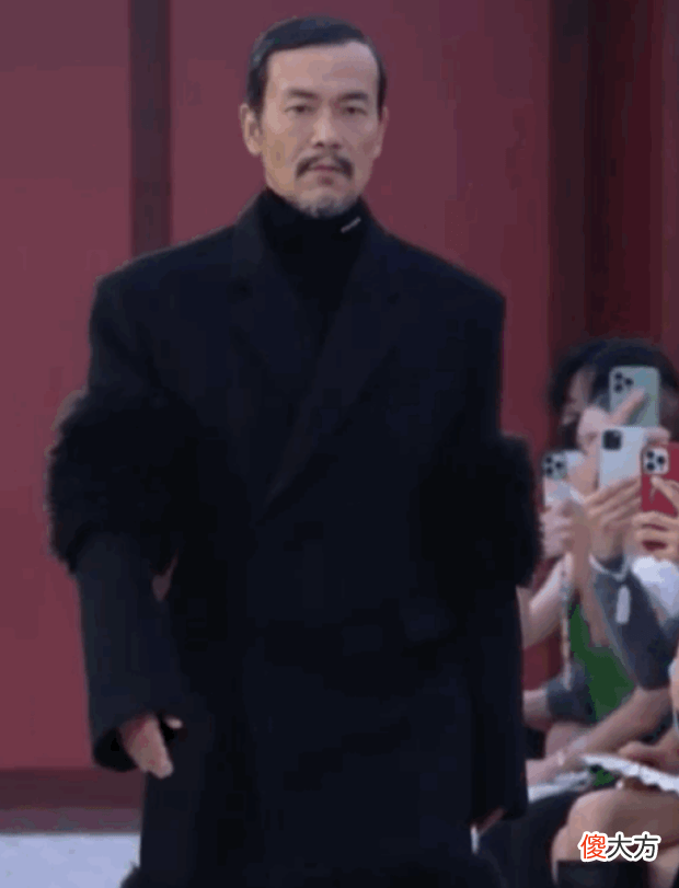 【就爱时尚】prada大秀现场照曝光，李易峰被吐槽“土掉渣”