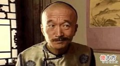 【历史故事】刘墉上朝故意将衣服穿反,和珅告状却被罚款10万两,乾隆一眼看穿