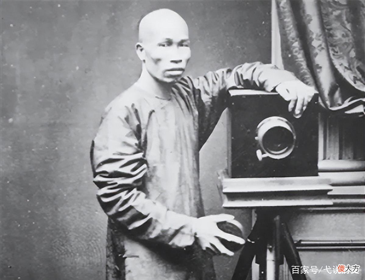 【爱历史】清朝一张“恐怖”的老照片，房间出现幽灵，至今都无法解释