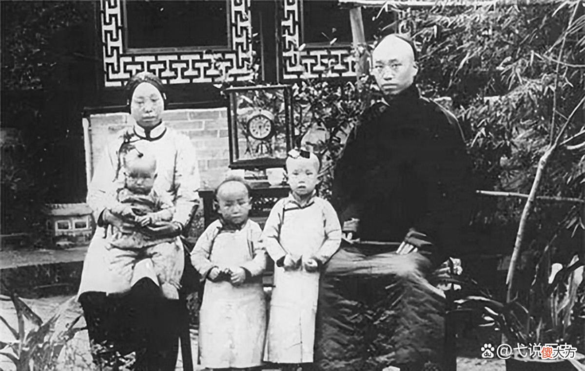 【爱历史】清朝一张“恐怖”的老照片，房间出现幽灵，至今都无法解释