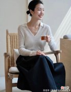【时尚一点】穿衣服的最高境界是“极简化”，学会这3招，高级气质永相随