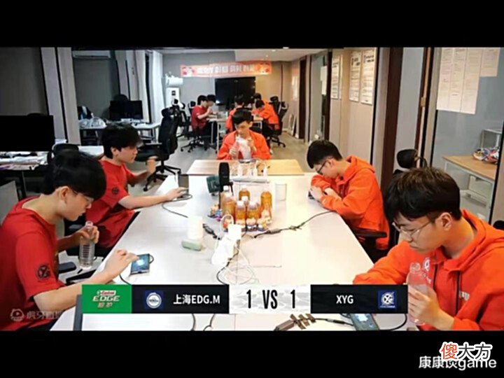 【游戏迷】XYG顺利晋级季后赛败者组,老板张大仙都没想到?直呼:舒服了!