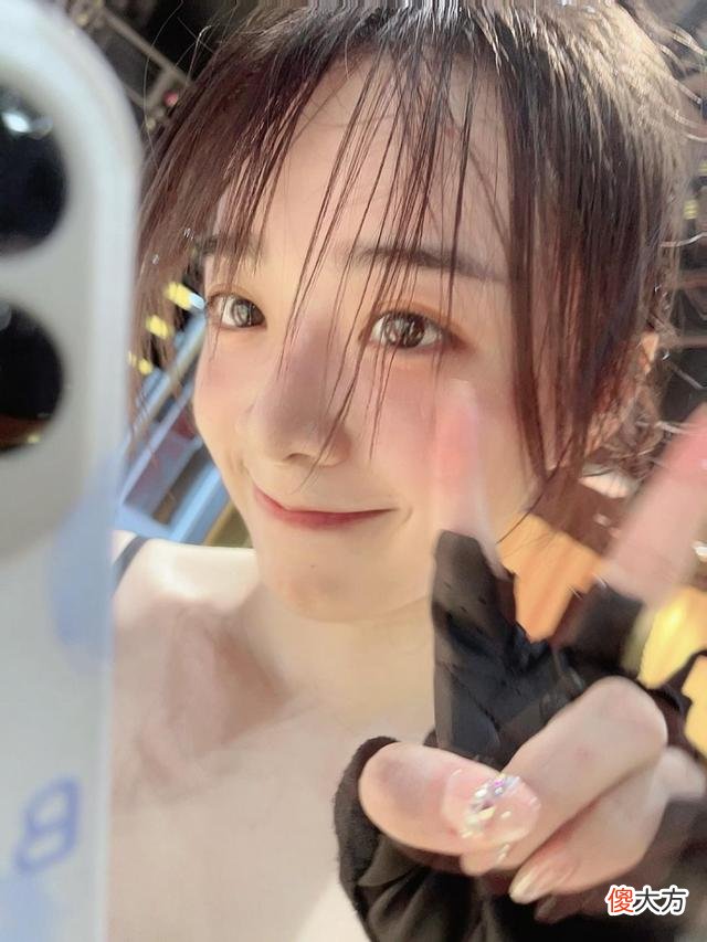 【游戏世界】女主播离被封禁不远？健身照尺度越来越大，怪不得同时被多人追求