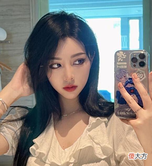 【游戏世界】电竞选手的七夕节?阿水送女友一束花高达上万,乐言半夜秀恩爱!