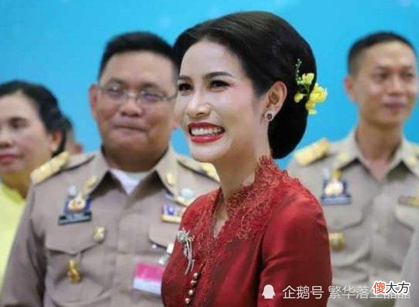 【历史故事】后宫三美登上海报，36岁的诗妮娜最妩媚，不愧是泰王的宠妃