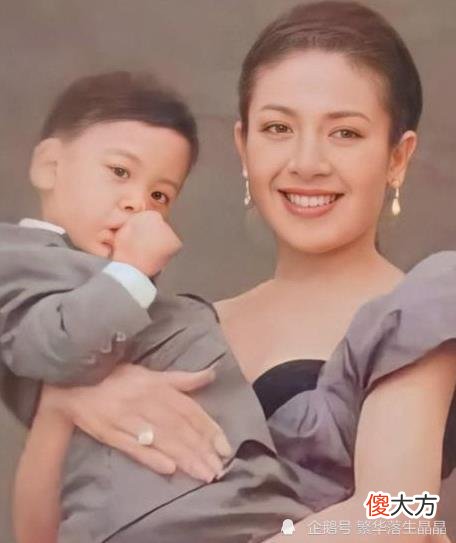 【历史故事】后宫三美登上海报，36岁的诗妮娜最妩媚，不愧是泰王的宠妃