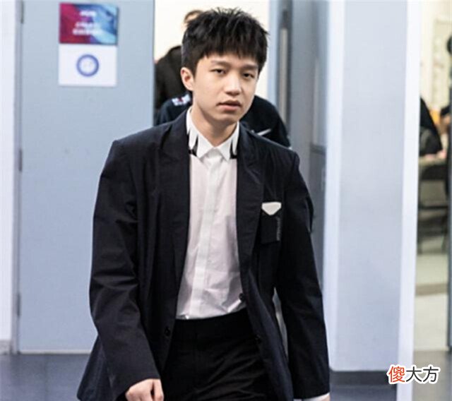 【游戏世界】同样七夕红玫瑰,厂长和rookie大不同,小钰无奈:很有心但送错了