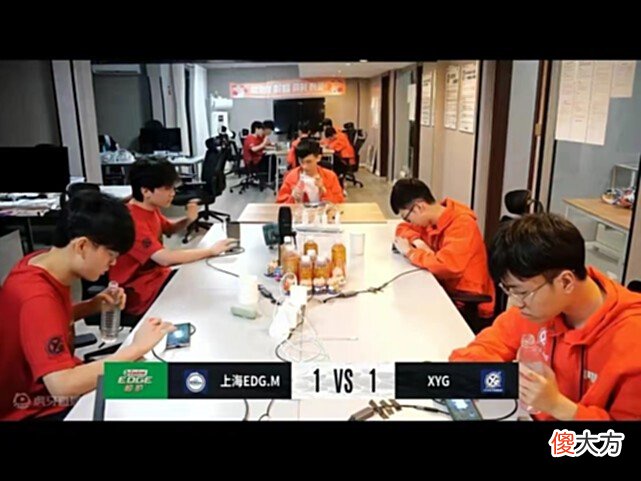 【游戏世界】KPL夏季赛XYG豪取三连胜，晋级季后赛败者组！张大仙：没想到？