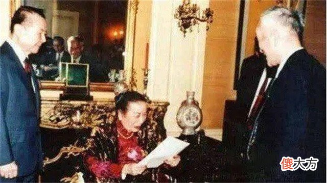 【历史故事】蒋介石死后，晚年的宋美龄在美国靠什么生活