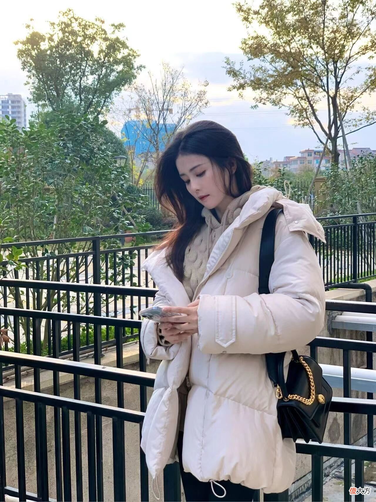 【时尚一点】为什么说白鹿的颜值被“低估”了？看看她的生图你就明白