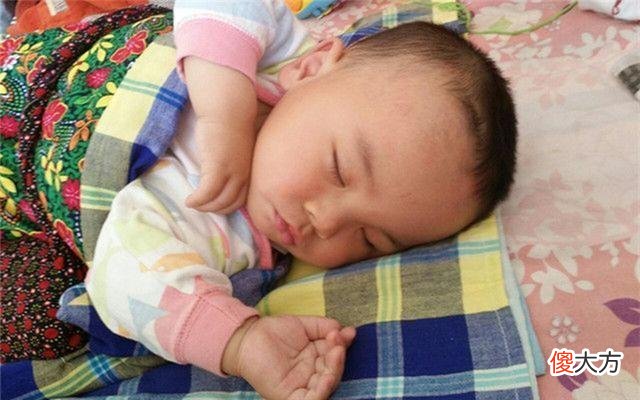 孩子到了一定年龄，宝妈要尽快安排分床睡，不然对孩子性格有影响