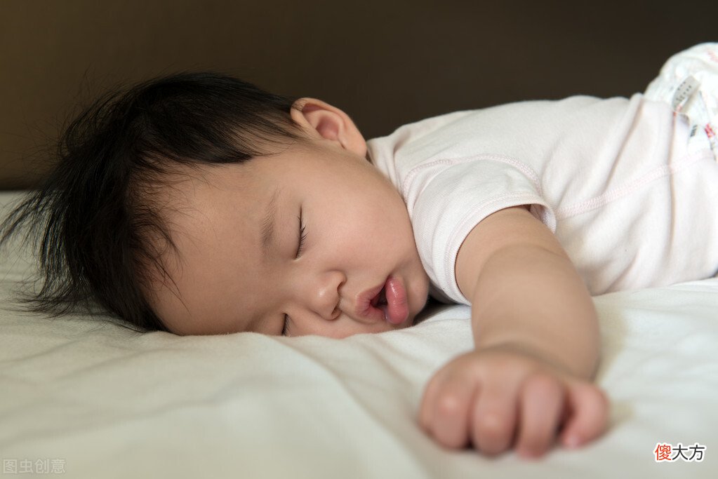 孩子到了一定年龄，宝妈要尽快安排分床睡，不然对孩子性格有影响