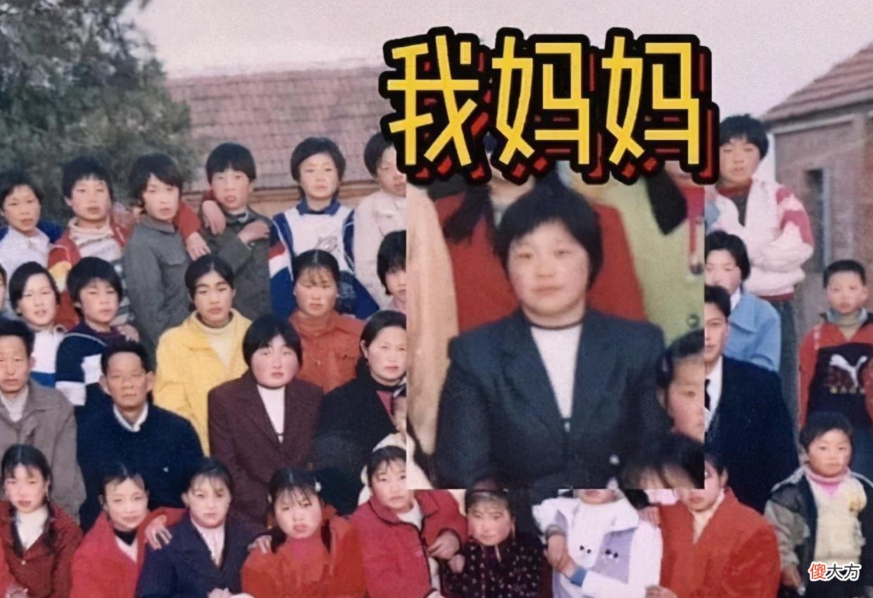 祖孙三代一起拍“毕业照”,姐姐坐“C位”,网友:儿时的梦想!