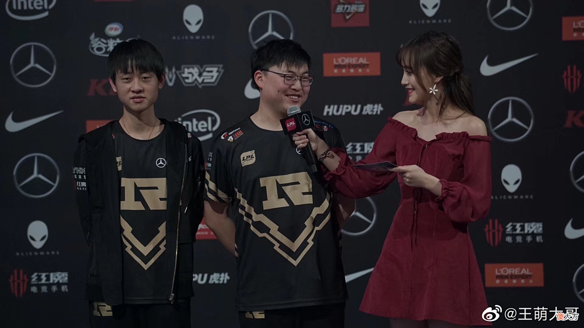 【游戏世界】RNG合同再起风波，前主场女主持发博：感谢断我的电竞之路