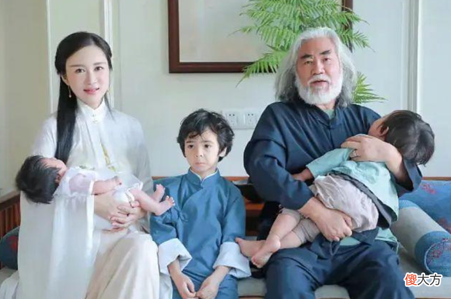 两年生俩，如今又显“孕肚”，这对父女恋有点太拼了