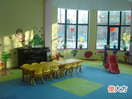 幼儿园手工作业明着是画房画车，背后实则是暴露孩子家庭状况！