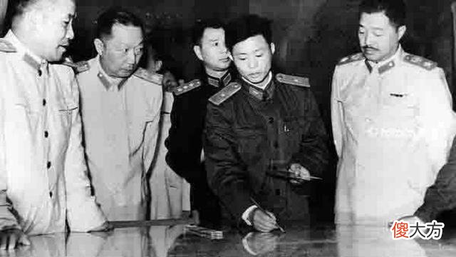 【历史故事】为报夺妻仇他参军入伍，22年后成副司令荣归故里，恶霸被吓得自尽