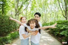 家长别小瞧网络上的流行词，孩子常说“yyds”，实则正毁掉孩子