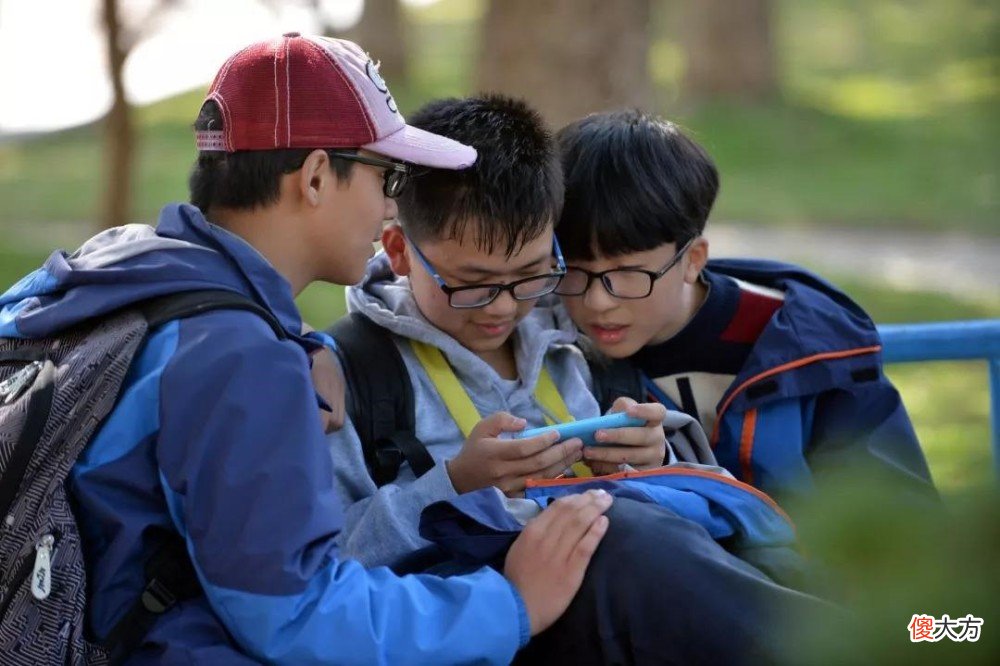 家长别小瞧网络上的流行词，孩子常说“yyds”，实则正毁掉孩子