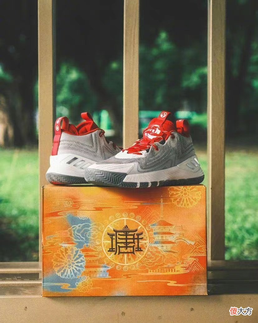 【就爱时尚】擒贼先擒王！Adidas D Rose Son of Chi二代“前出塞”配色来袭