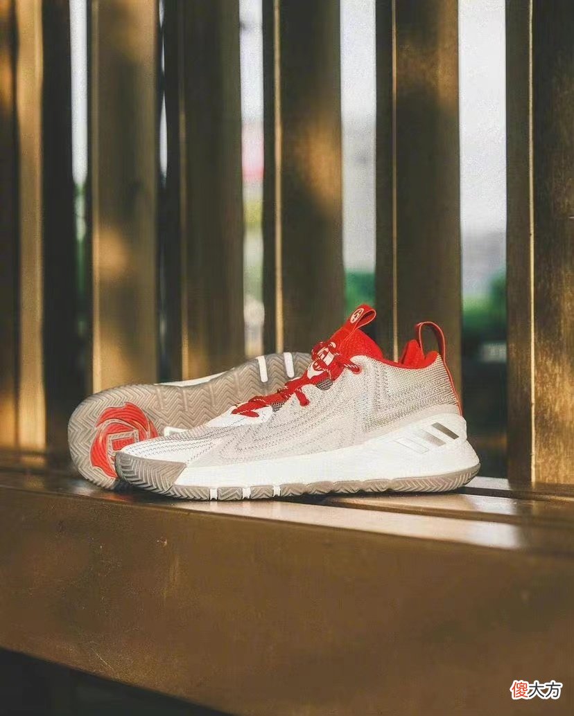 【就爱时尚】擒贼先擒王！Adidas D Rose Son of Chi二代“前出塞”配色来袭