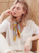 【时尚一点】真正见过世面的女人，用一条“丝巾”就可以搭出时髦优雅，好高级