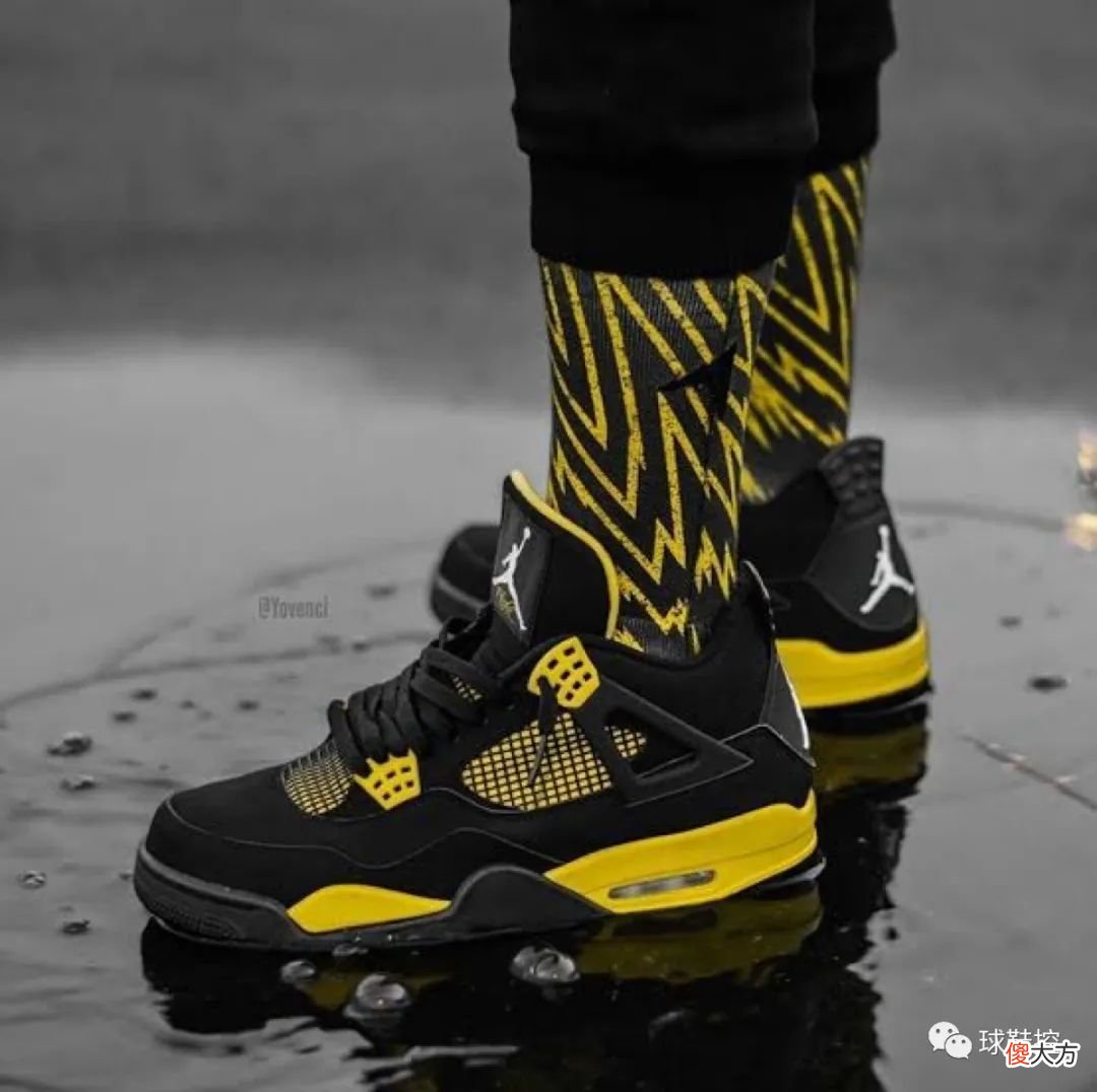 【时尚一点】新倒钩再曝光，TS x AJ1 黑白亲着亮相＆真雷公 Air Jordan 4 或将复刻？