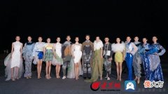 【时尚一点】青岛金沙滩啤酒城演艺活动上新 啤酒文化时装秀精彩呈现