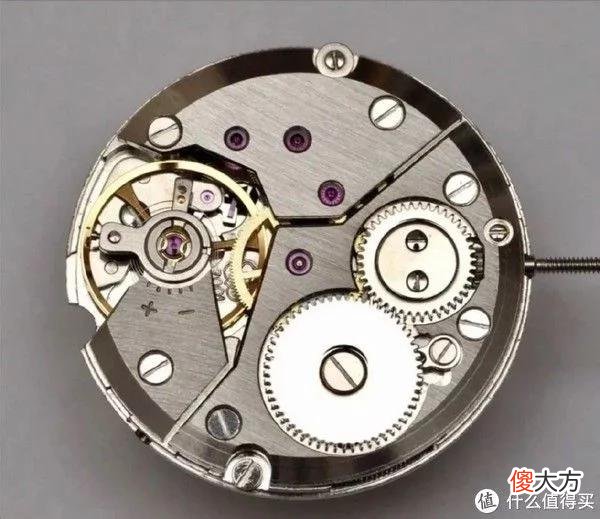 【就爱时尚】1万多逃不过的选择！这块表的设计就突出一个极简美
