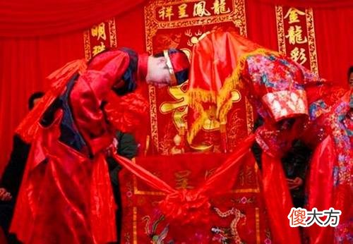是“两头婚”还是“两头混”？洪晃：你想到孩子的感受吗？