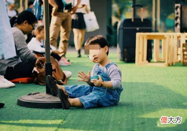 生在九月的孩子上学吃亏？晚一年上学的3个好处，家长要知道